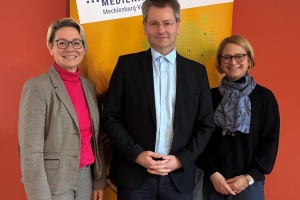 Bild zum Beitrag: Landtagspräsidentin Birgit Hesse besucht die Medienanstalt Mecklenburg-Vorpommern